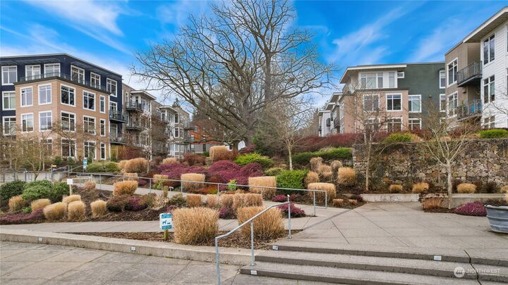 1 bed Bainbridge Island home for sale 170 Harbor Square Loop NE A401