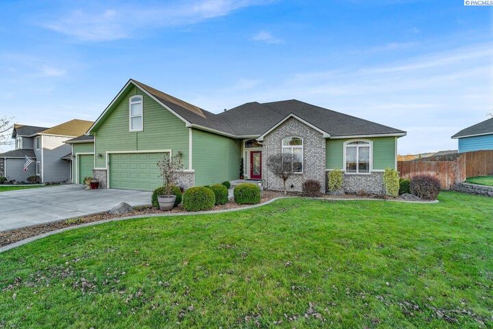 Home for sale in Richland 131 Mattis Dr, Richland, WA 99352