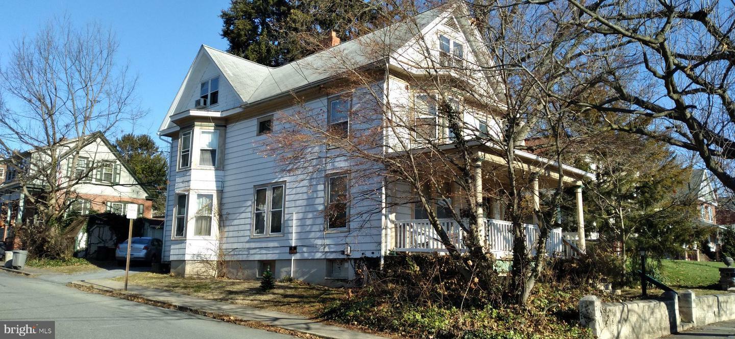 Property Photo:  302 E Market Street  PA 17547 