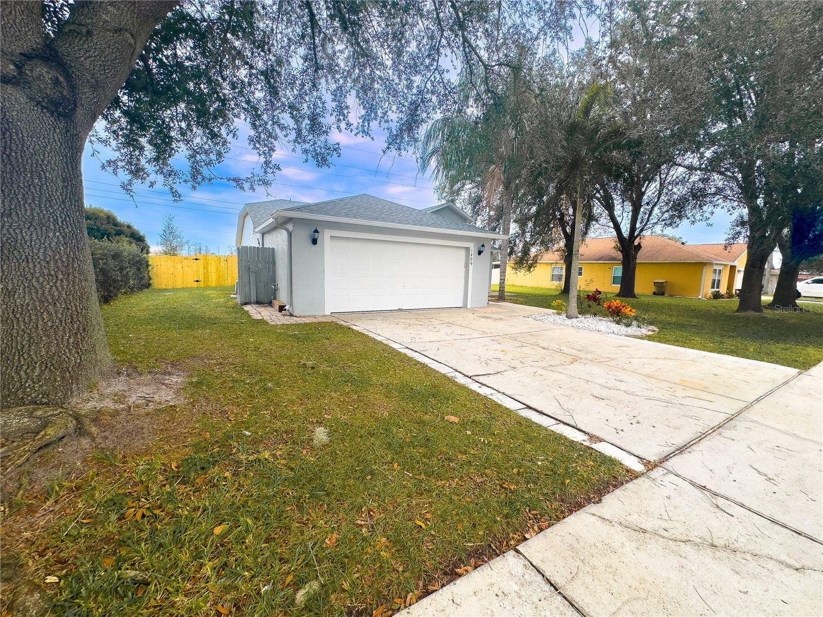 Property Photo:  1409 Whooping Drive  FL 34736 