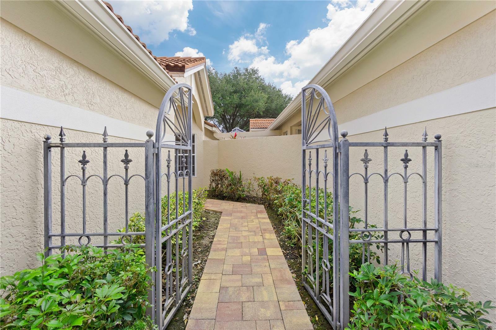 Property Photo:  4026 Lyndhurst Court  FL 34235 