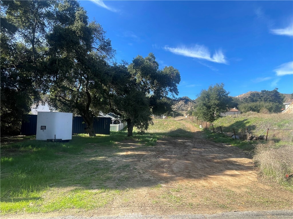 Property Photo:  29119 Sheridan Rd  CA 91384 