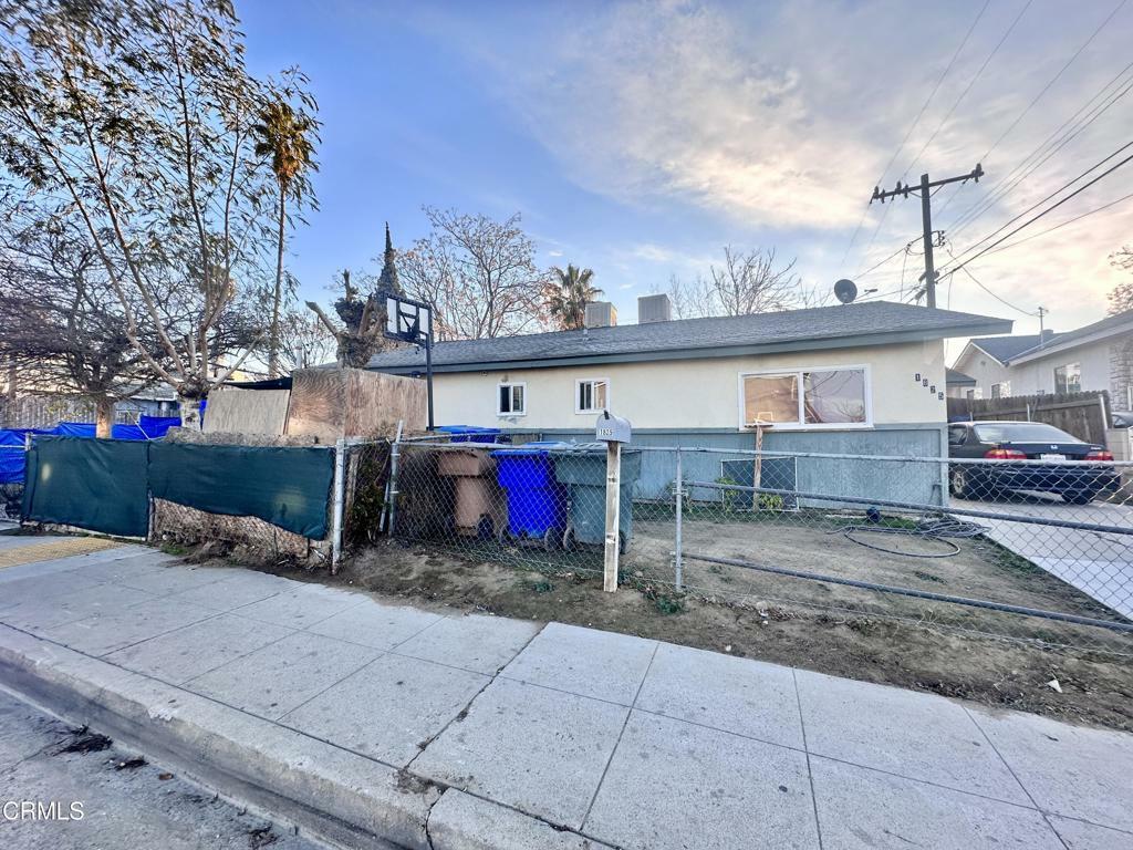 Property Photo:  1827 Virginia Street  CA 93305 