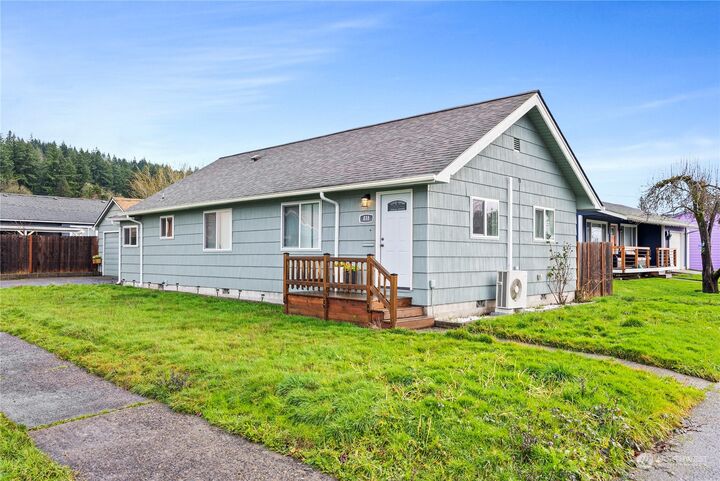 Property Photo:  818 SW McFadden Avenue  WA 98532 