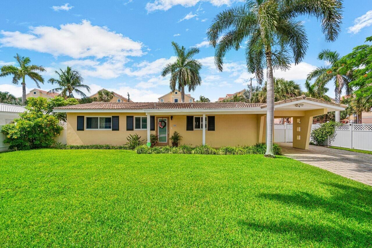 Property Photo: 620 Las Palmas Park FL 33435