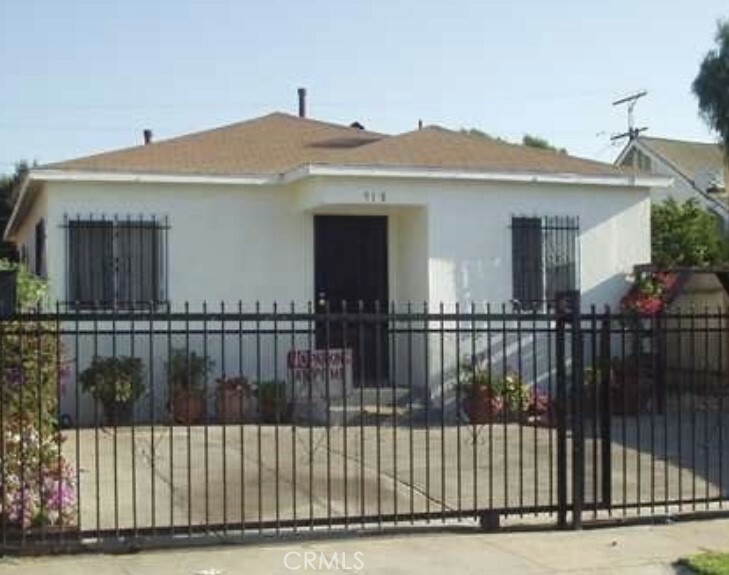 Property Photo:  918 E 112th Street  CA 90059 