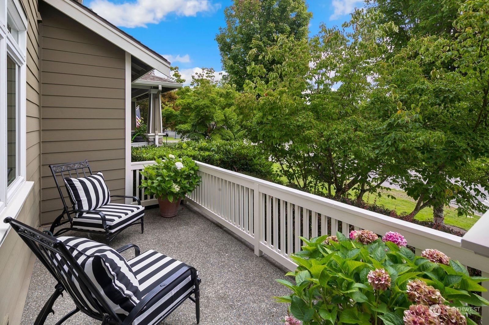 Property Photo:  35214 SE Ridge Street  WA 98065 