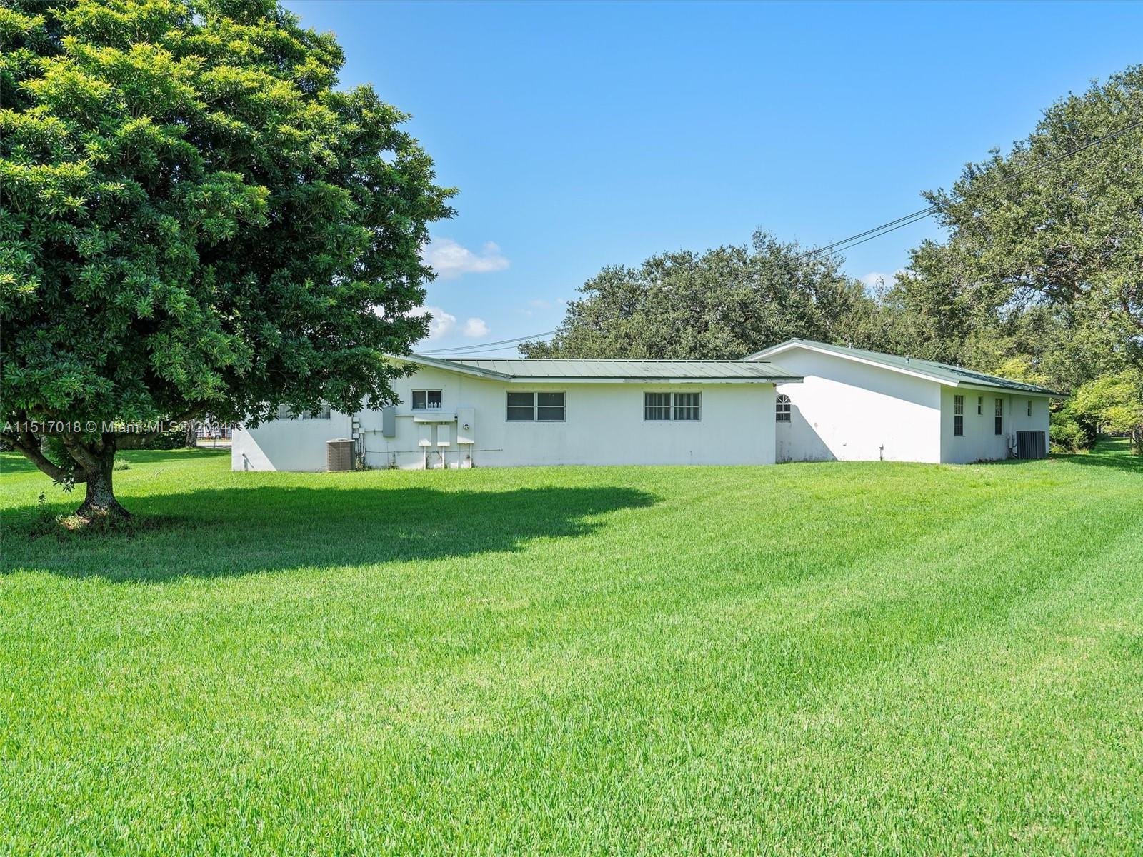 Property Photo: 5901 SW 160th Ave FL 33331