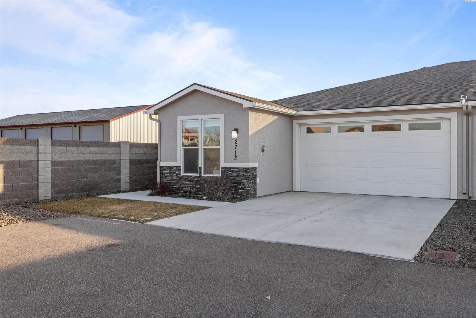 Property Photo:  2712 Tranquil Ct  WA 99353 