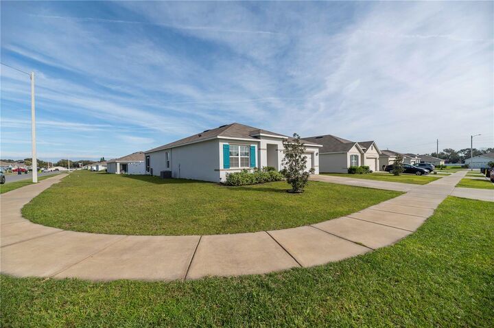 Property Photo: 405 Burnham Circle FL 33823