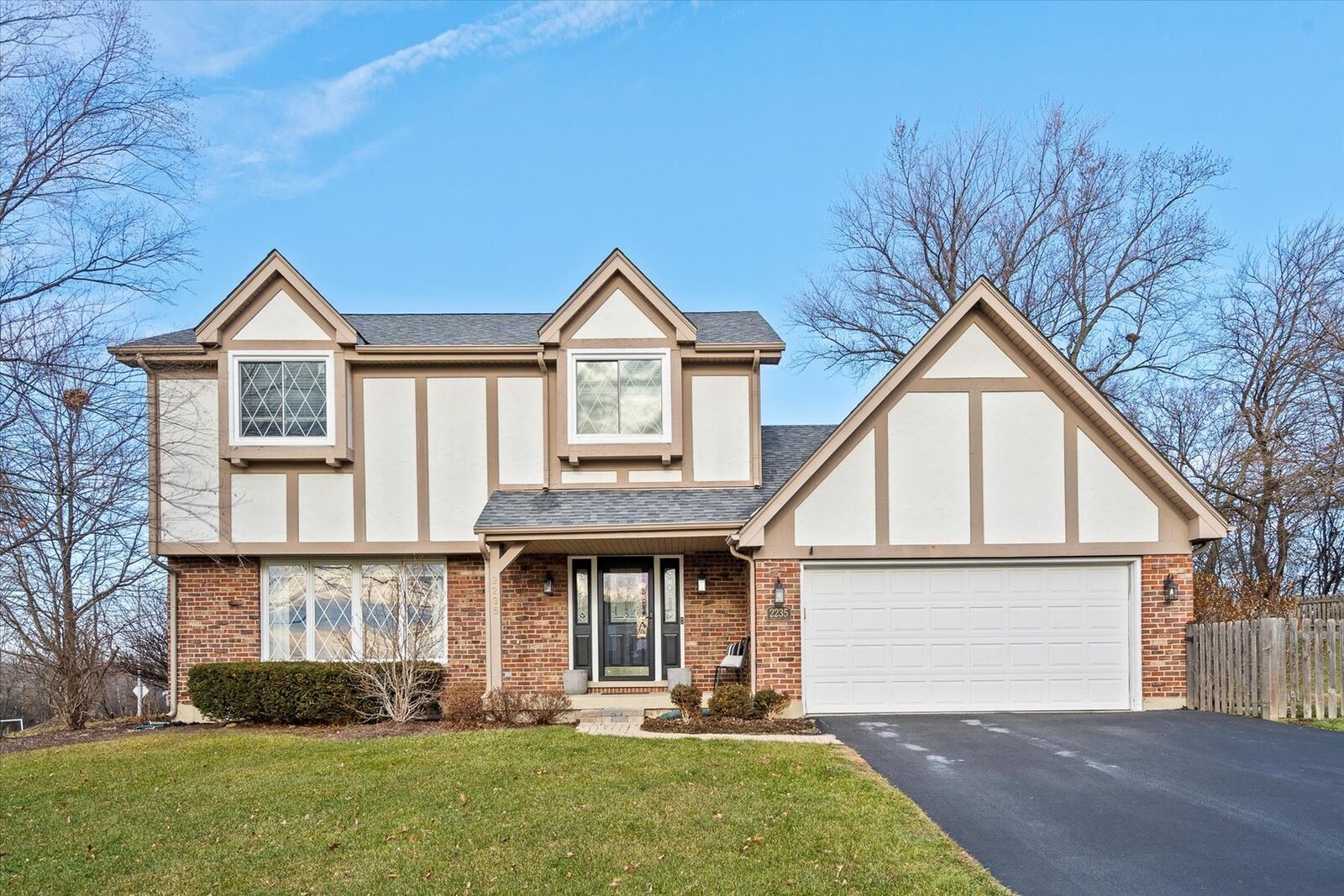 Property Photo: 2235 Stonegate Lane IL 60189