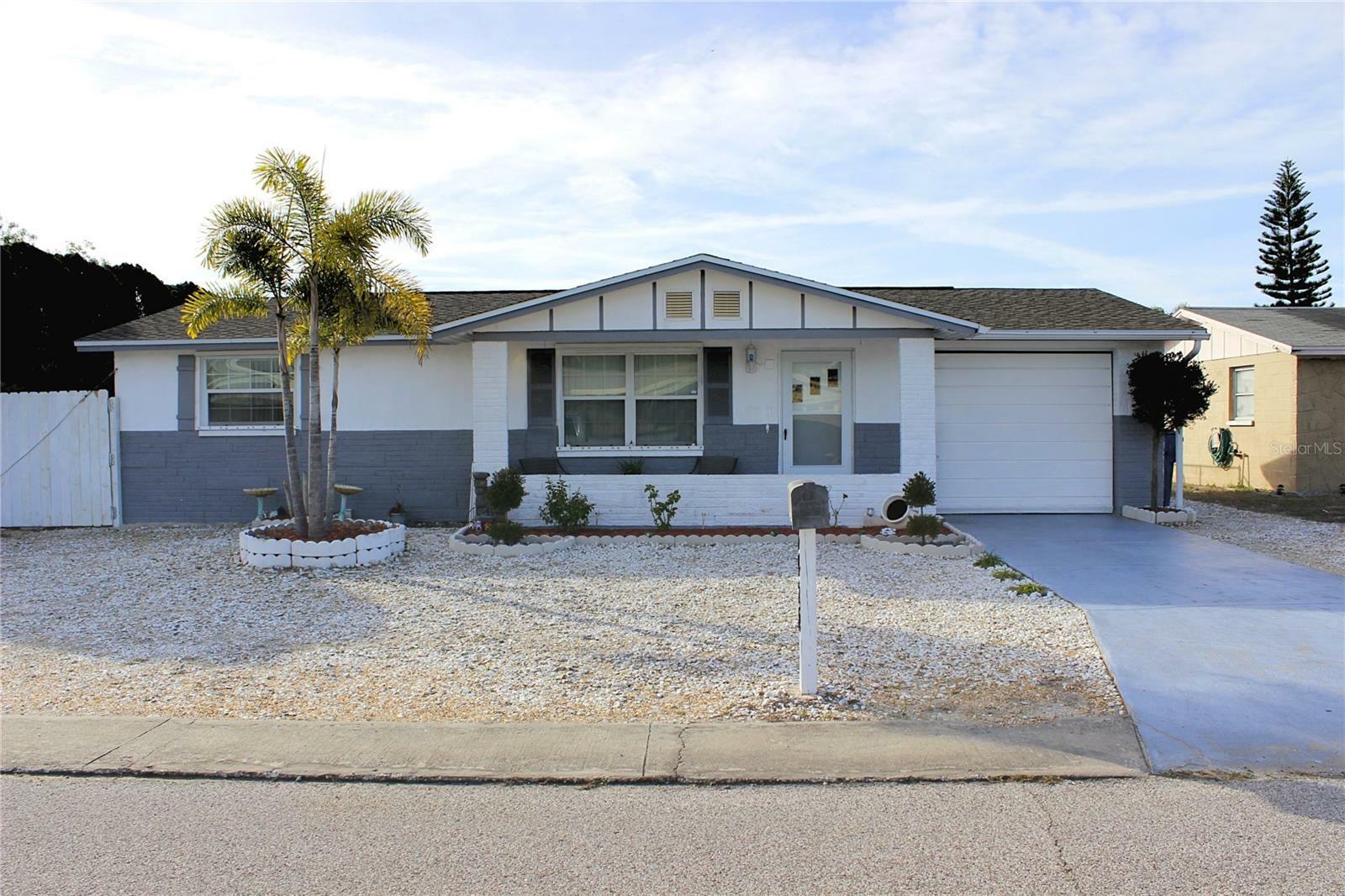 Property Photo:  3428 Umber Road  FL 34691 