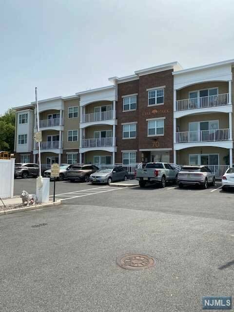 Property Photo:  70 Oak Street 307  NJ 07662 