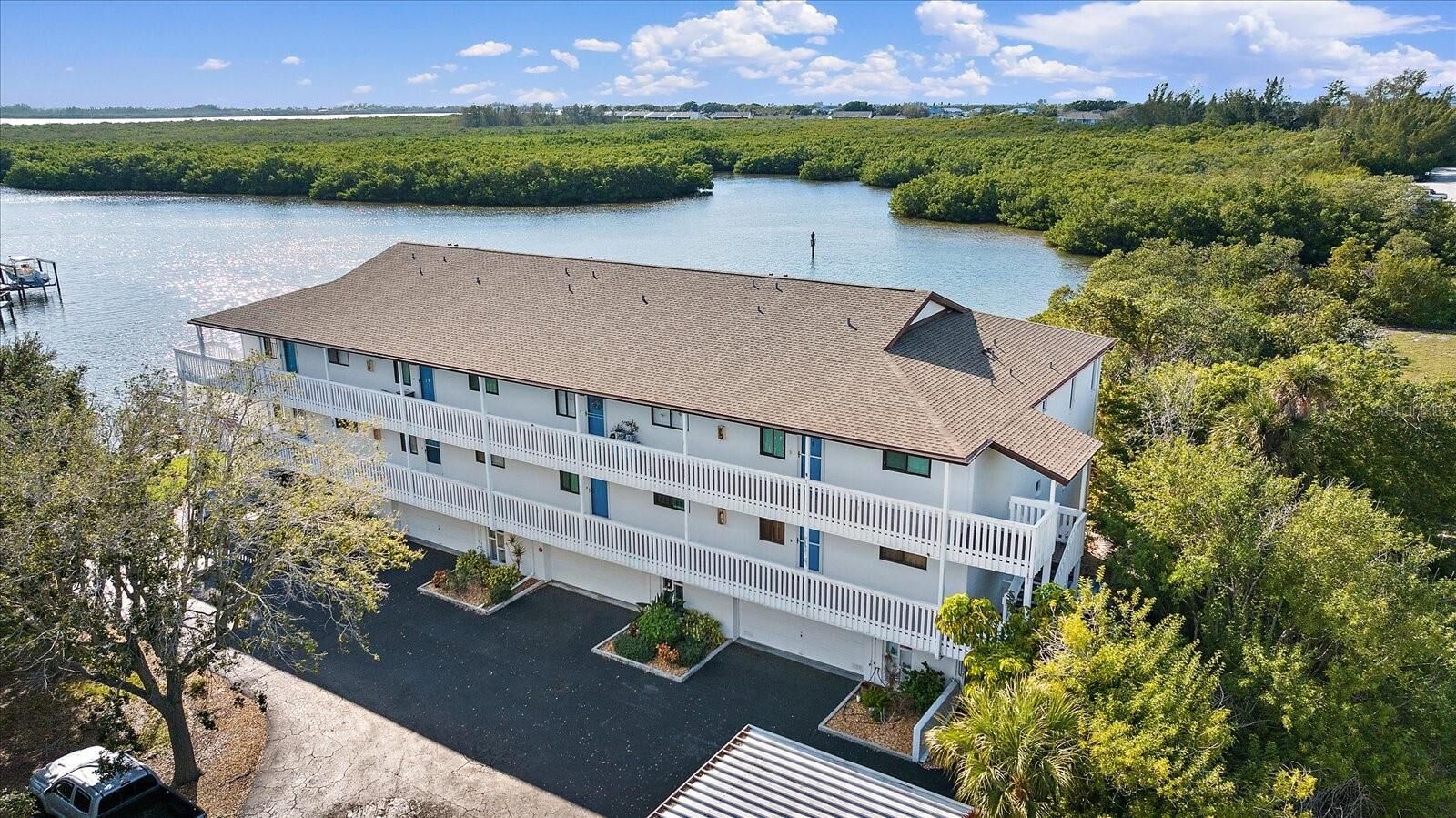 Property Photo:  10469 Waterbird Way  FL 34209 