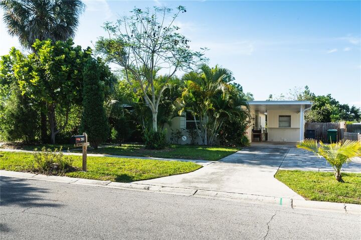 Property Photo: 2915 W Paxton Avenue FL 33611