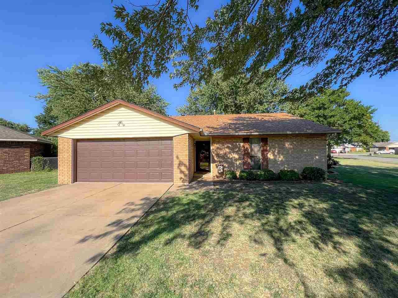 Property Photo:  305 Martha Ave  OK 74601 