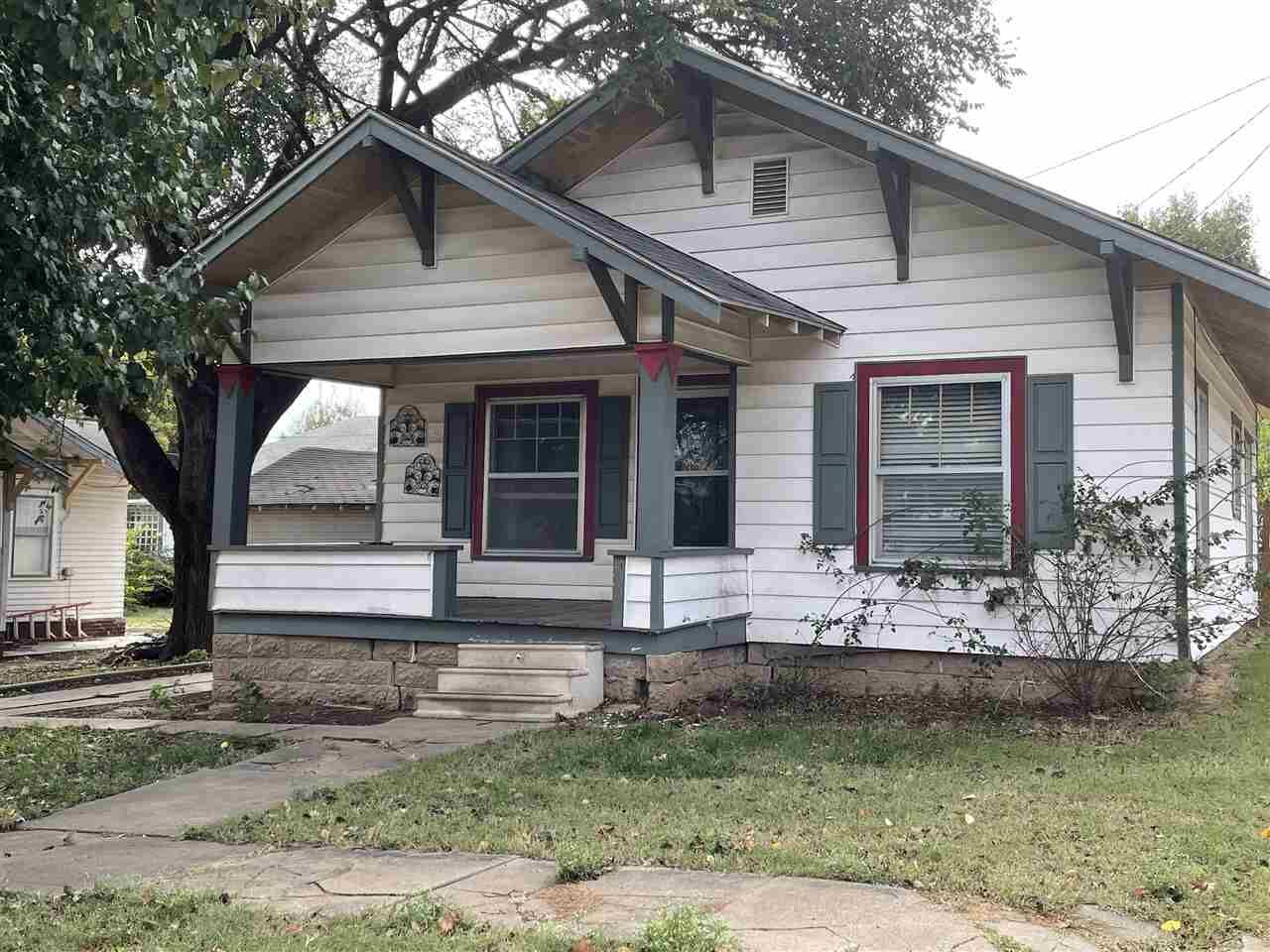 Property Photo:  614 E Chestnut  OK 74601 