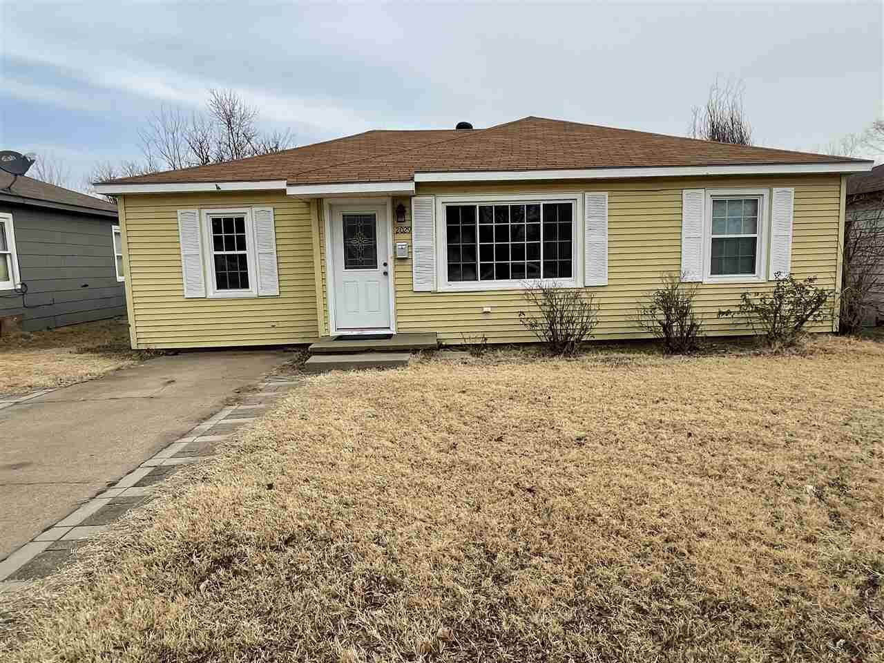 Property Photo:  2029 N 4th  OK 74601 