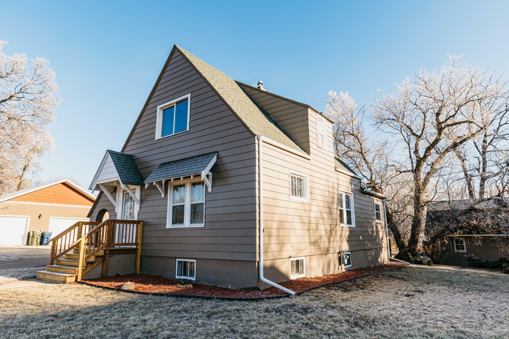 Property Photo:  1015 Sheridan Street S  MN 56537 