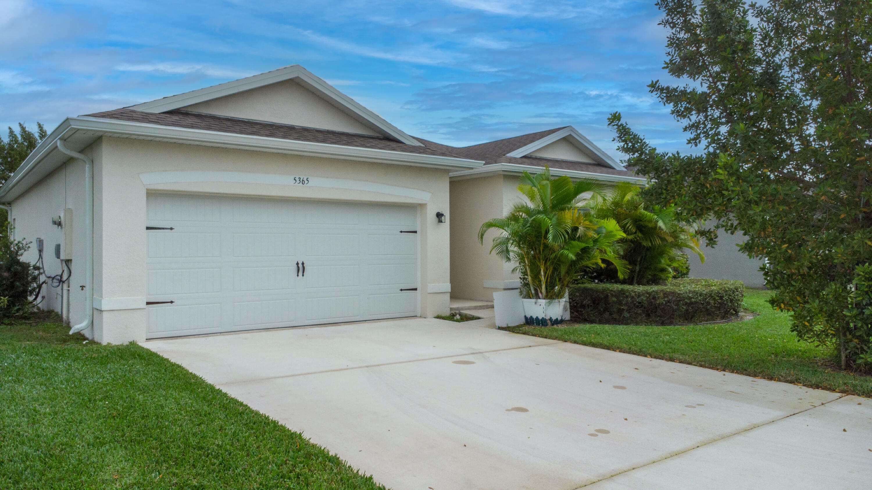 Property Photo:  5365 Oakland Lake Circle  FL 34951 