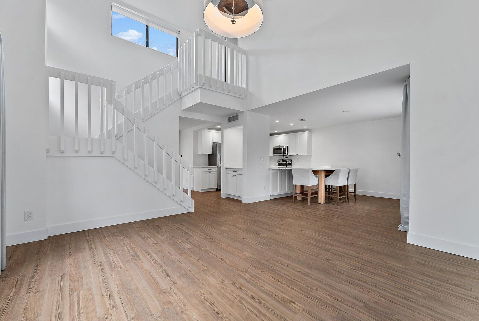 Property Photo:  211 Oak Harbour Drive  FL 33408 