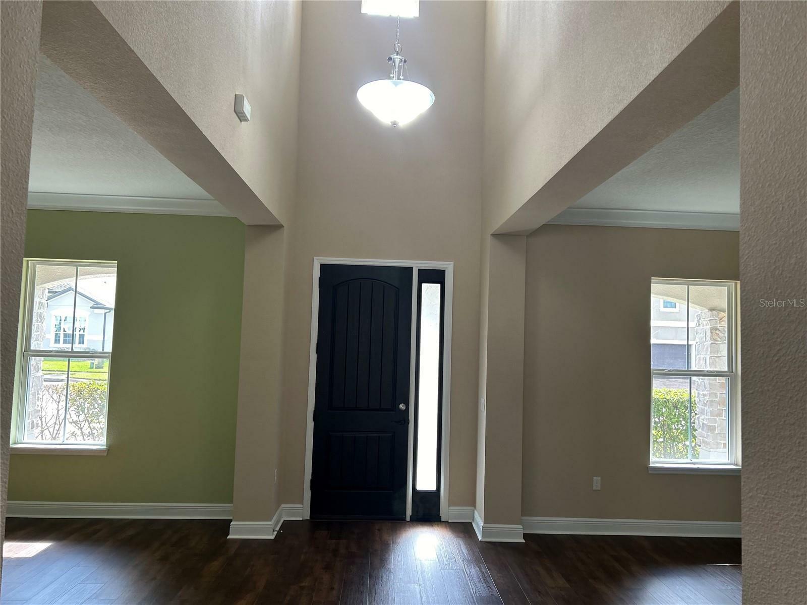 Property Photo: 423 White Cotton Circle FL 32765