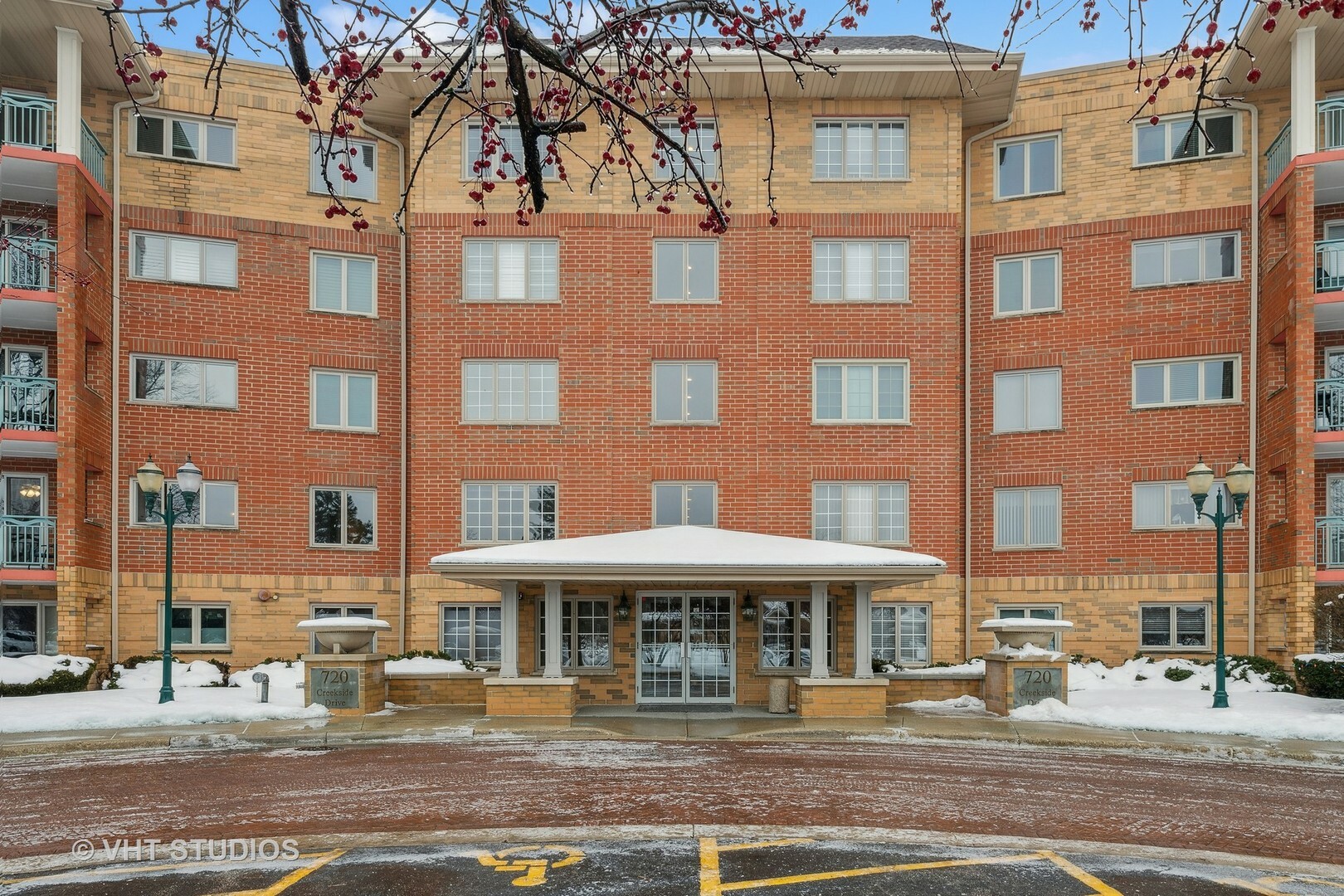 Property Photo: 720 Creekside Drive 102B IL 60056