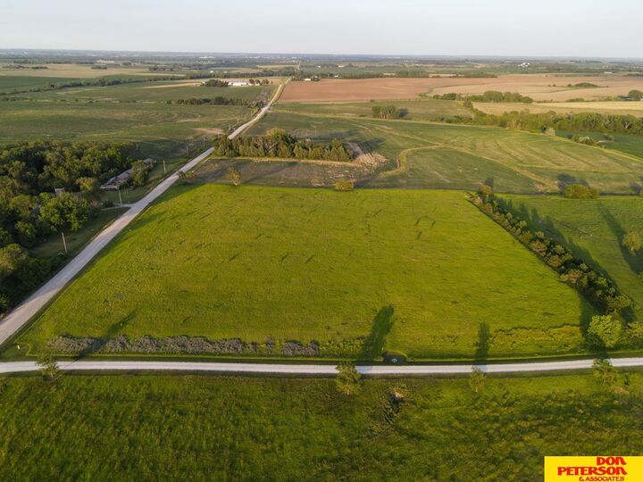 Property Photo:  2194 Foxcross Lane  NE 68041 