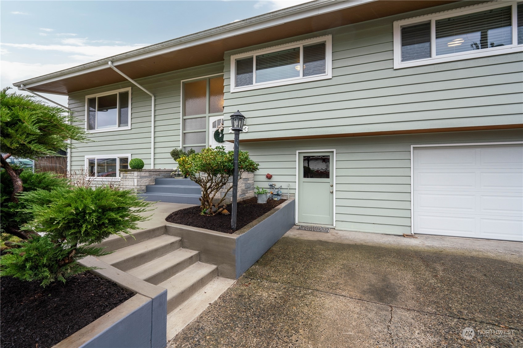 Property Photo: 2133 N 172nd Street WA 98133