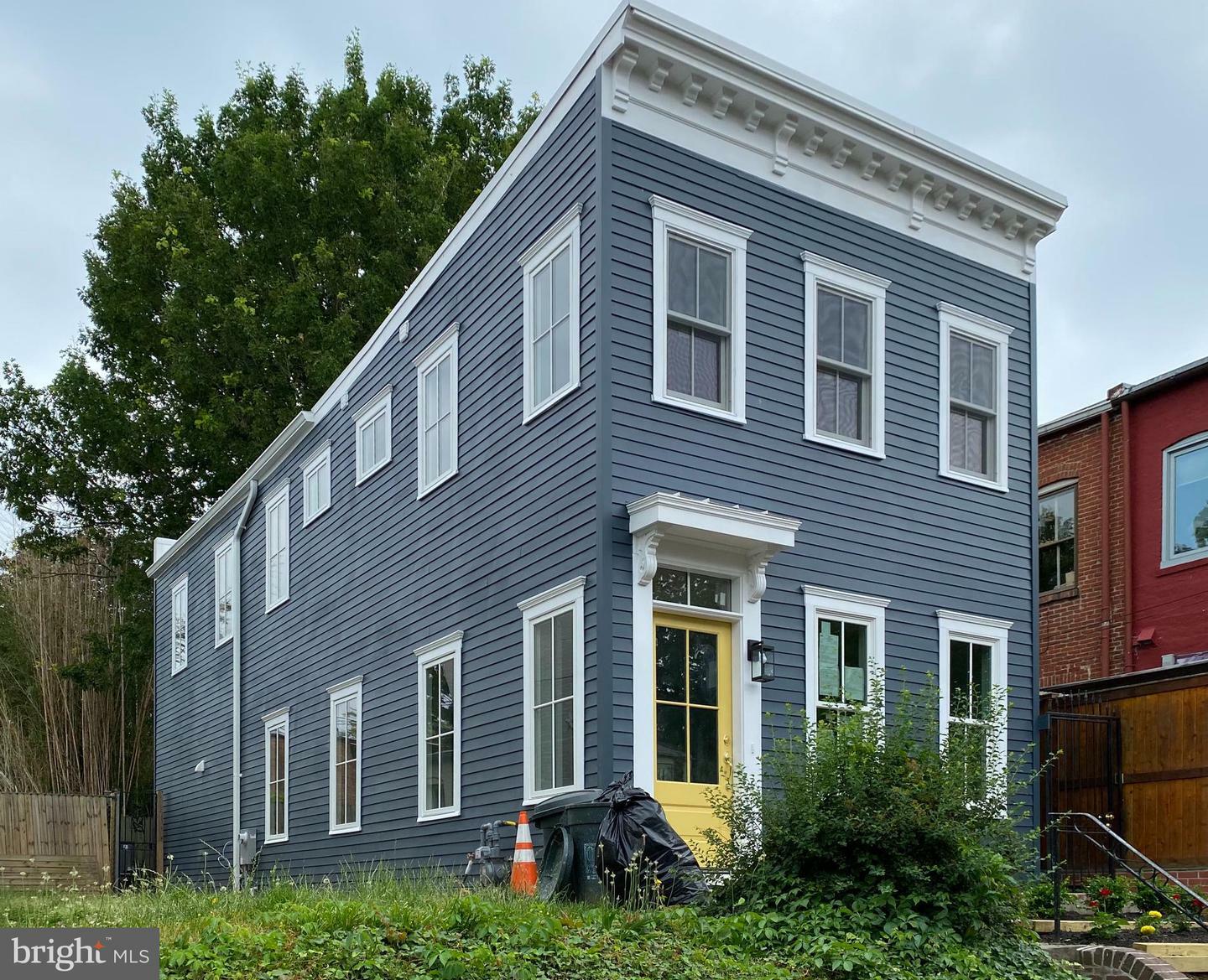 Property Photo:  420 4th Street SE  DC 20003 