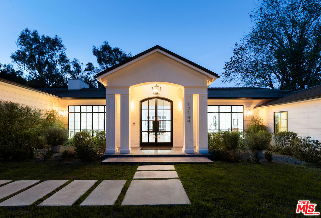 Property Photo: 12149 Iredell St CA 91604