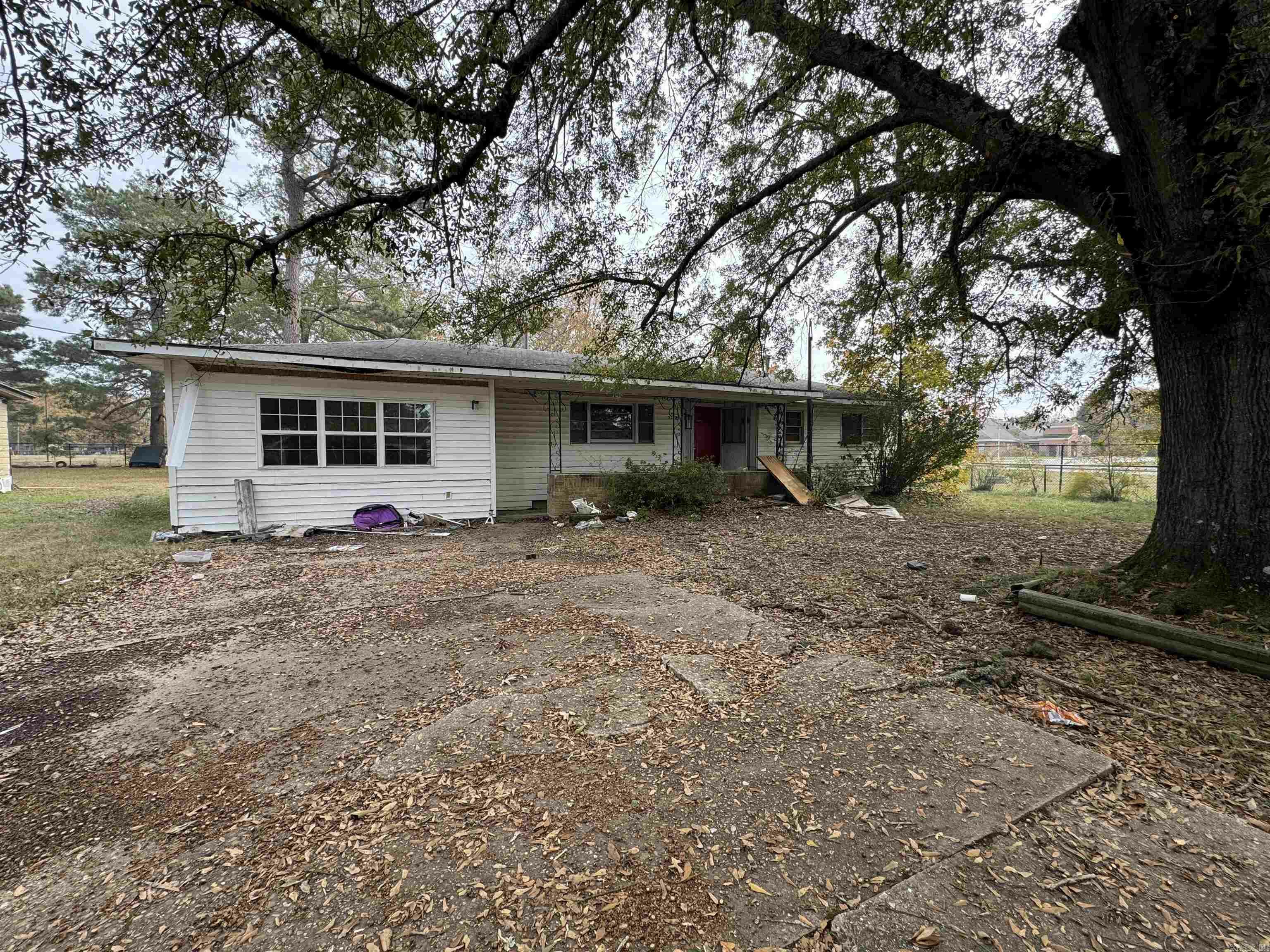 Property Photo:  3219 S Apple Street  AR 71603 