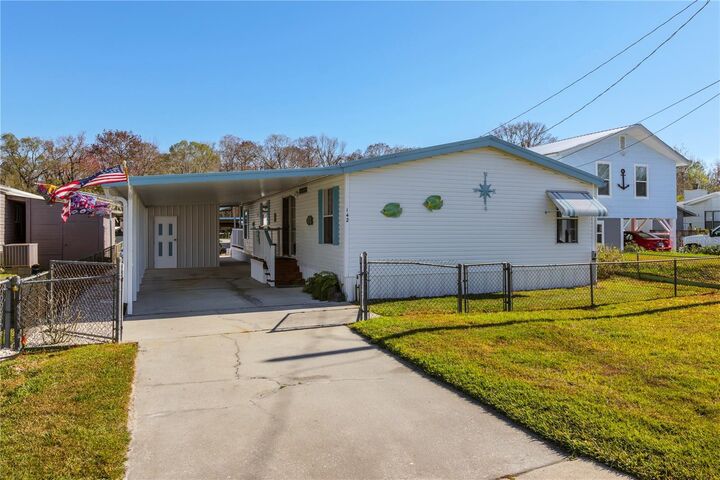 Property Photo: 142 Smith Lane FL 32189