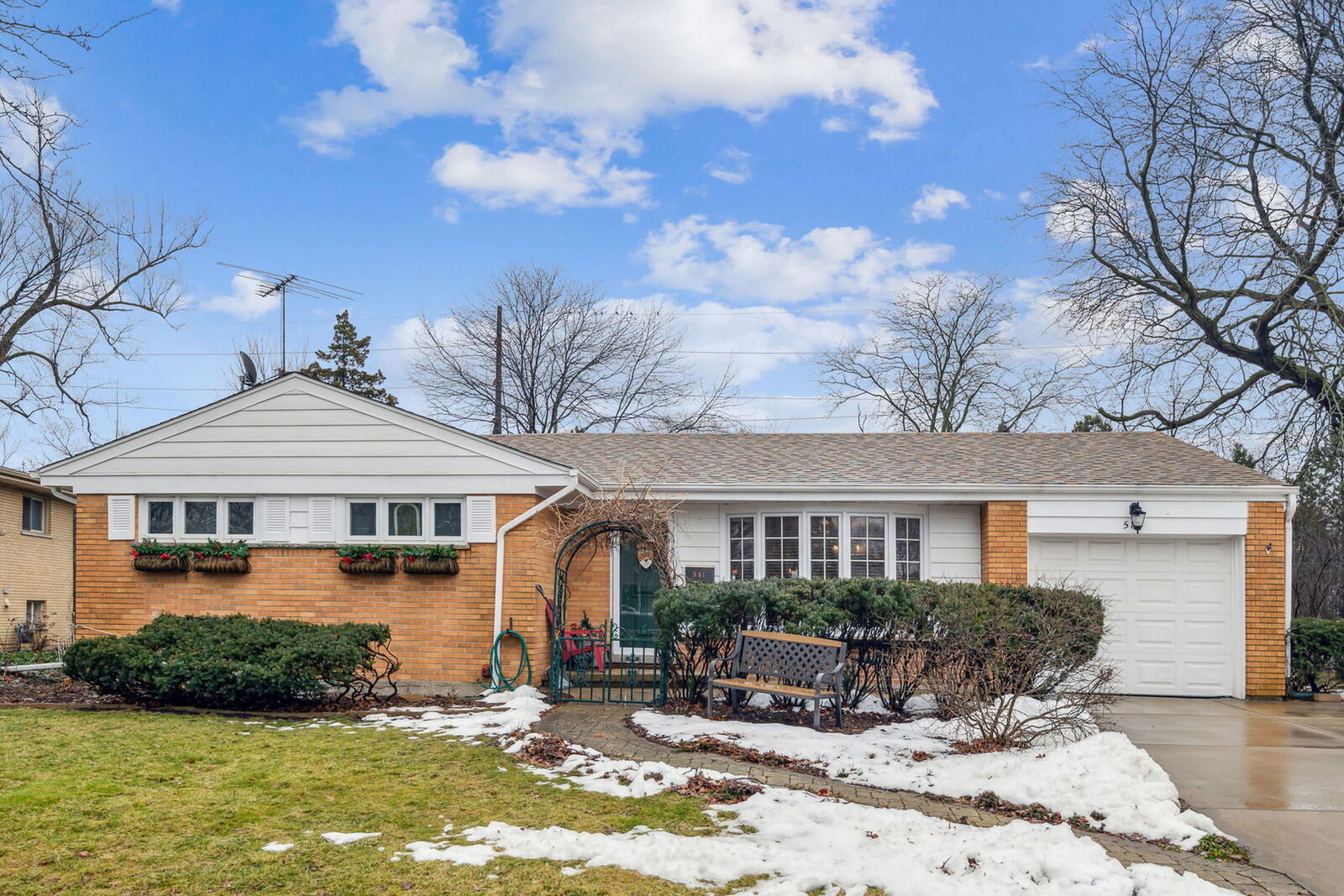 Property Photo:  581 E Park Avenue  IL 60126 