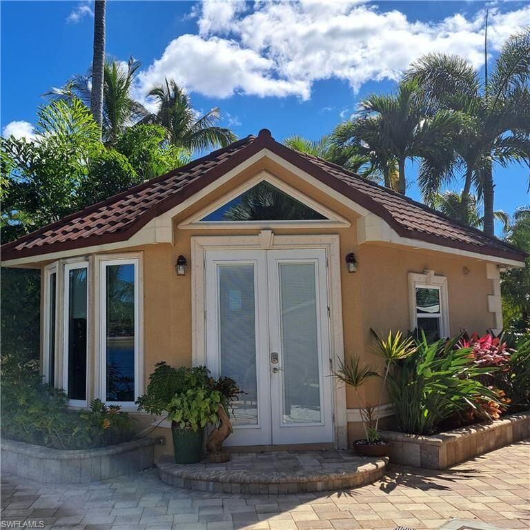 Property Photo:  4473 Southern Breeze Dr  FL 34114 