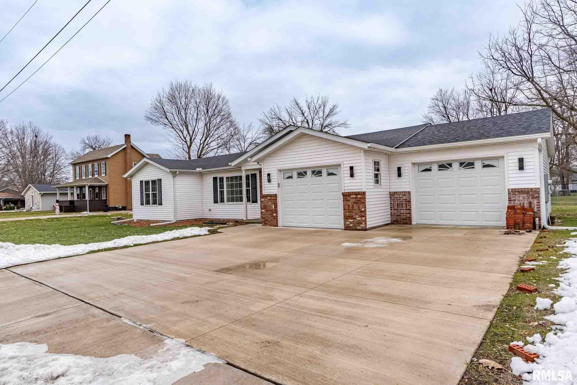 Property Photo:  45 Banyan Drive  IL 61520 