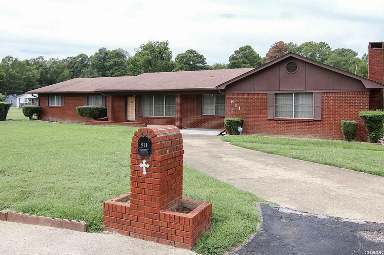 Property Photo:  611 S 5th Street  AR 71822 