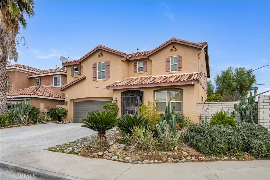 Property Photo:  2941 Barn Owl Drive  CA 92571 