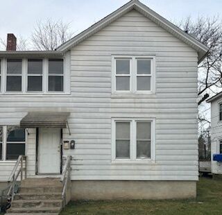 Property Photo:  106 E 5th Street  IL 60954 