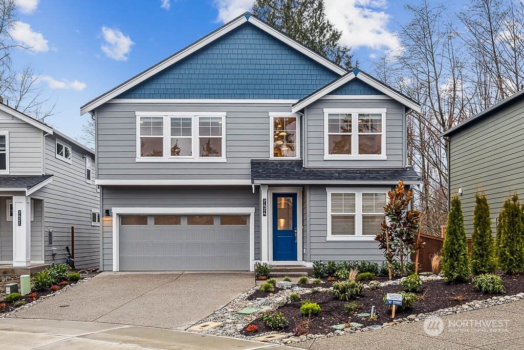 Property Photo: 7424 NE 203rd Street 6 WA 98028