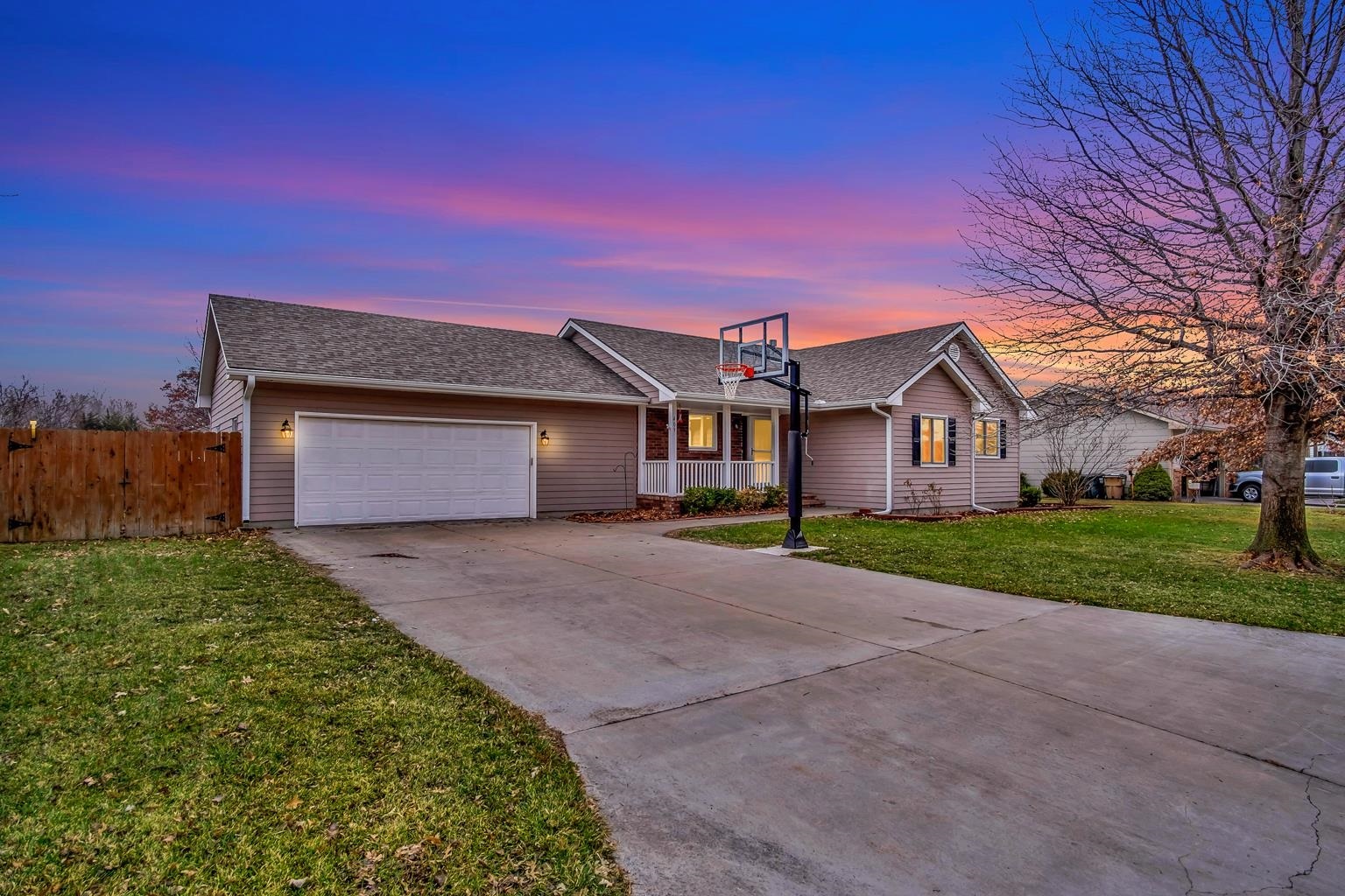 Property Photo:  409 Rosewood Ct  KS 67062 