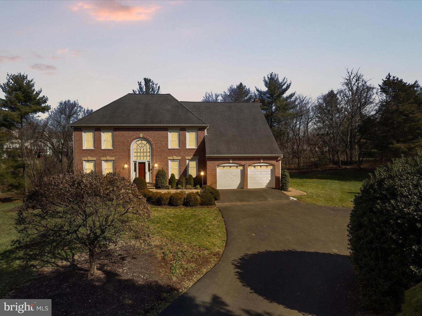 Property Photo: 14810 Harvest Court VA 20120