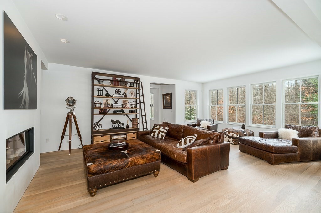 Property Photo:  410 King St  MA 02025 