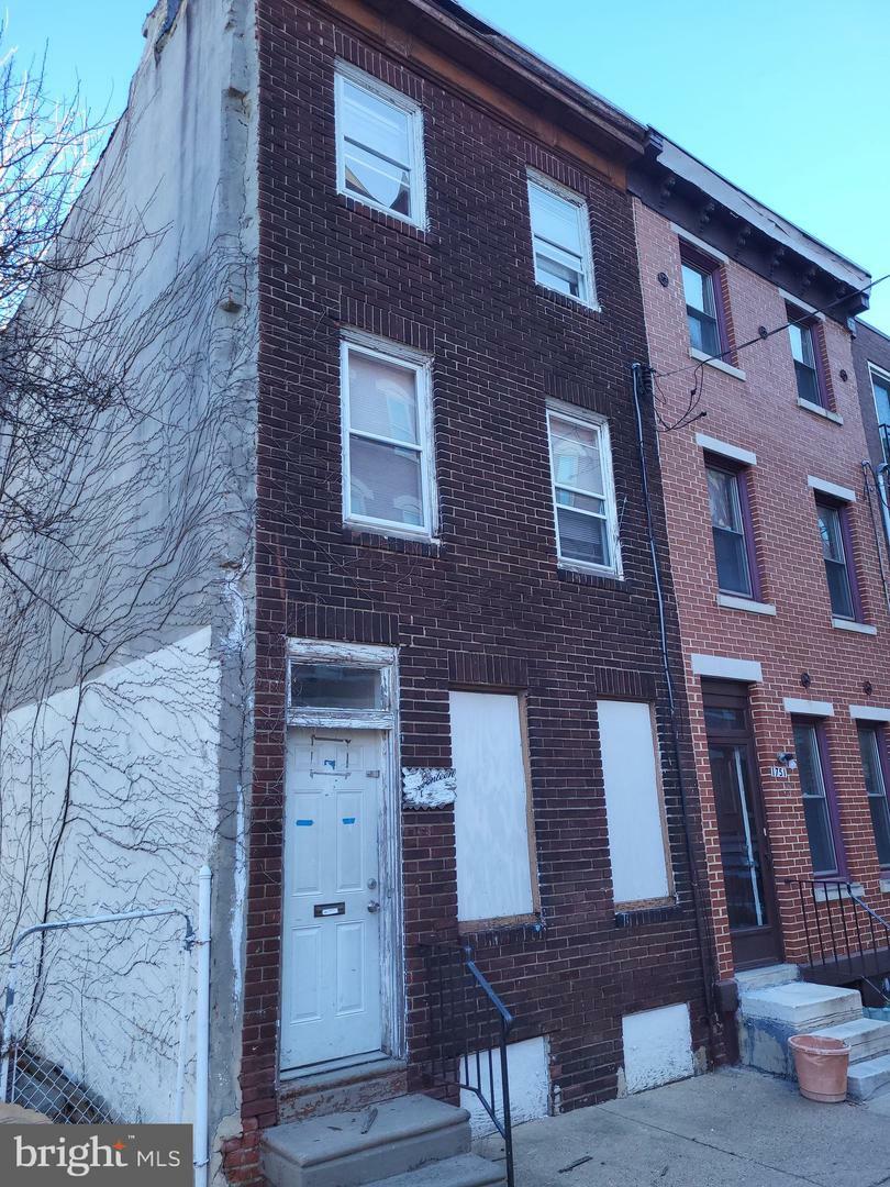Property Photo: 1753 W Thompson Street PA 19121