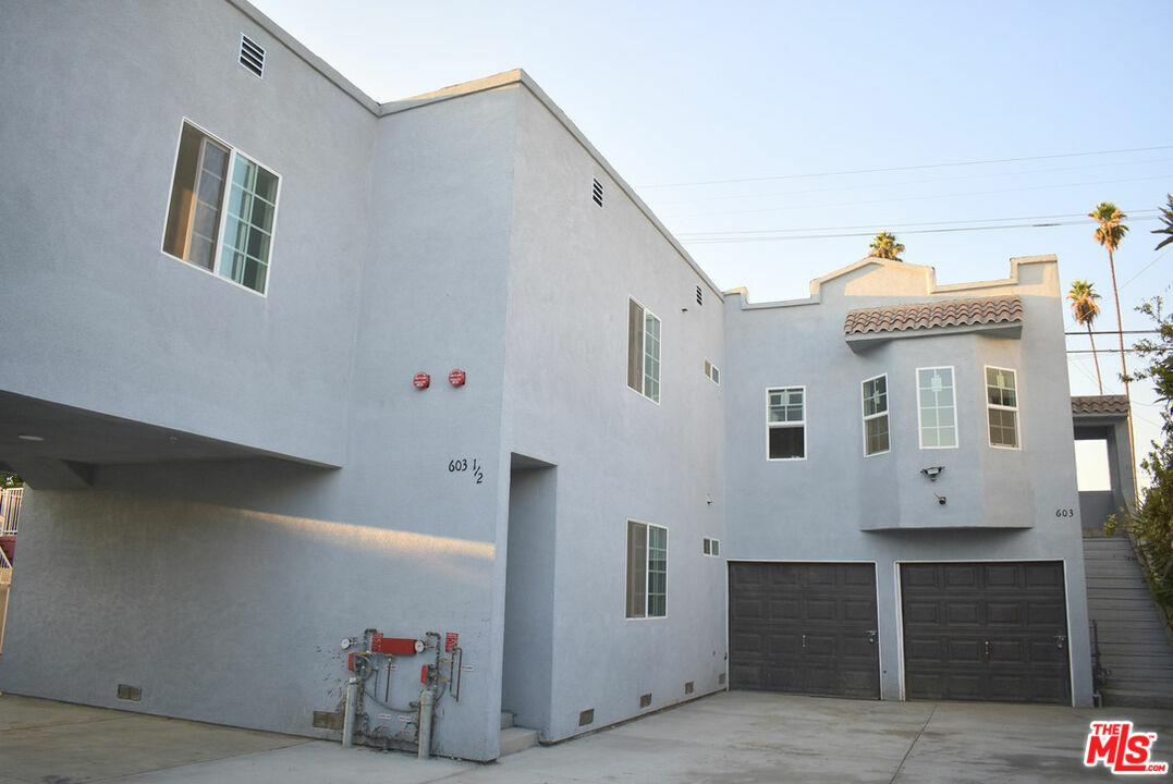 Property Photo:  603  W 47th St  CA 90037 