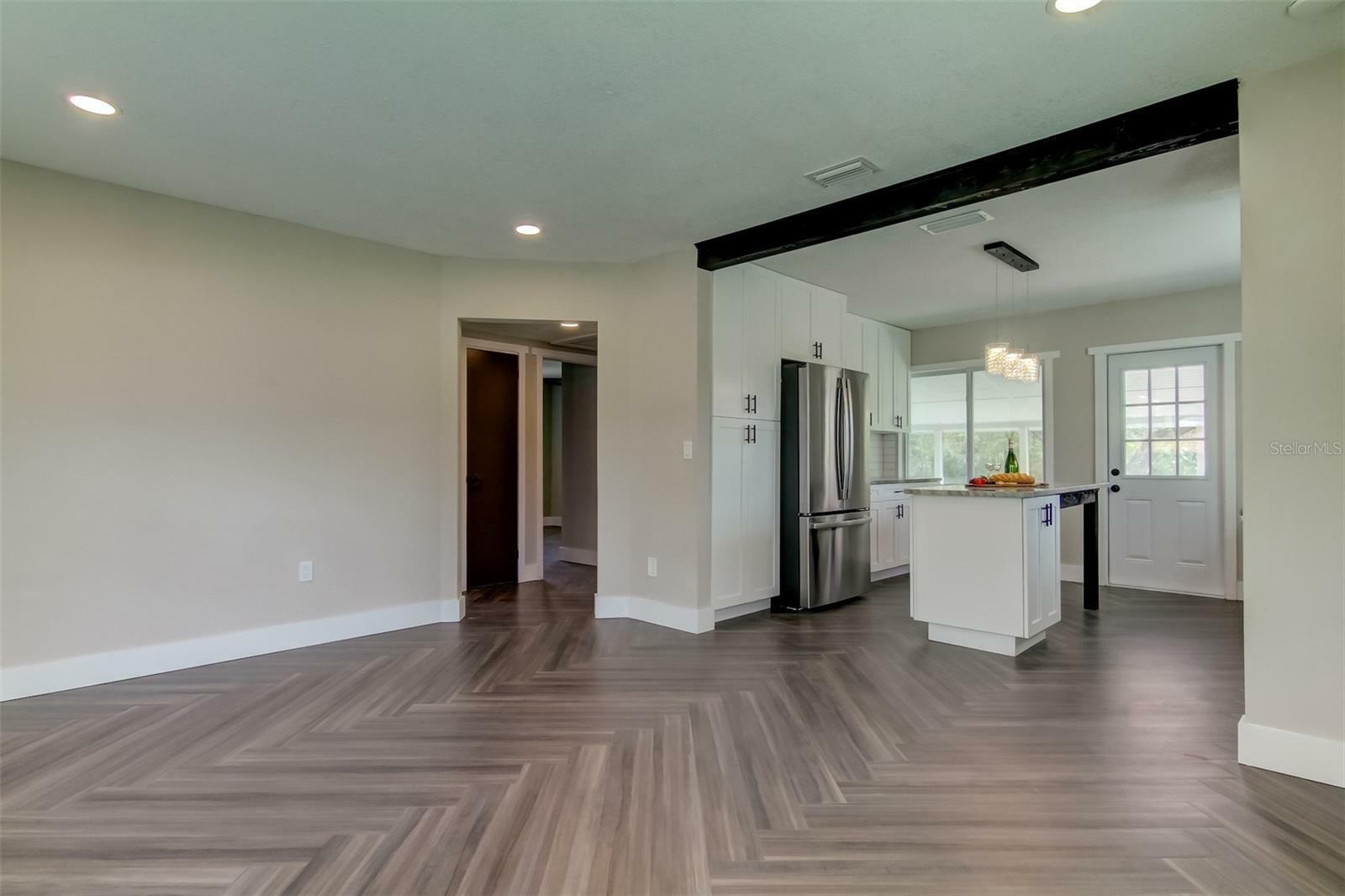 Property Photo:  9401 N Valle Drive  FL 33612 