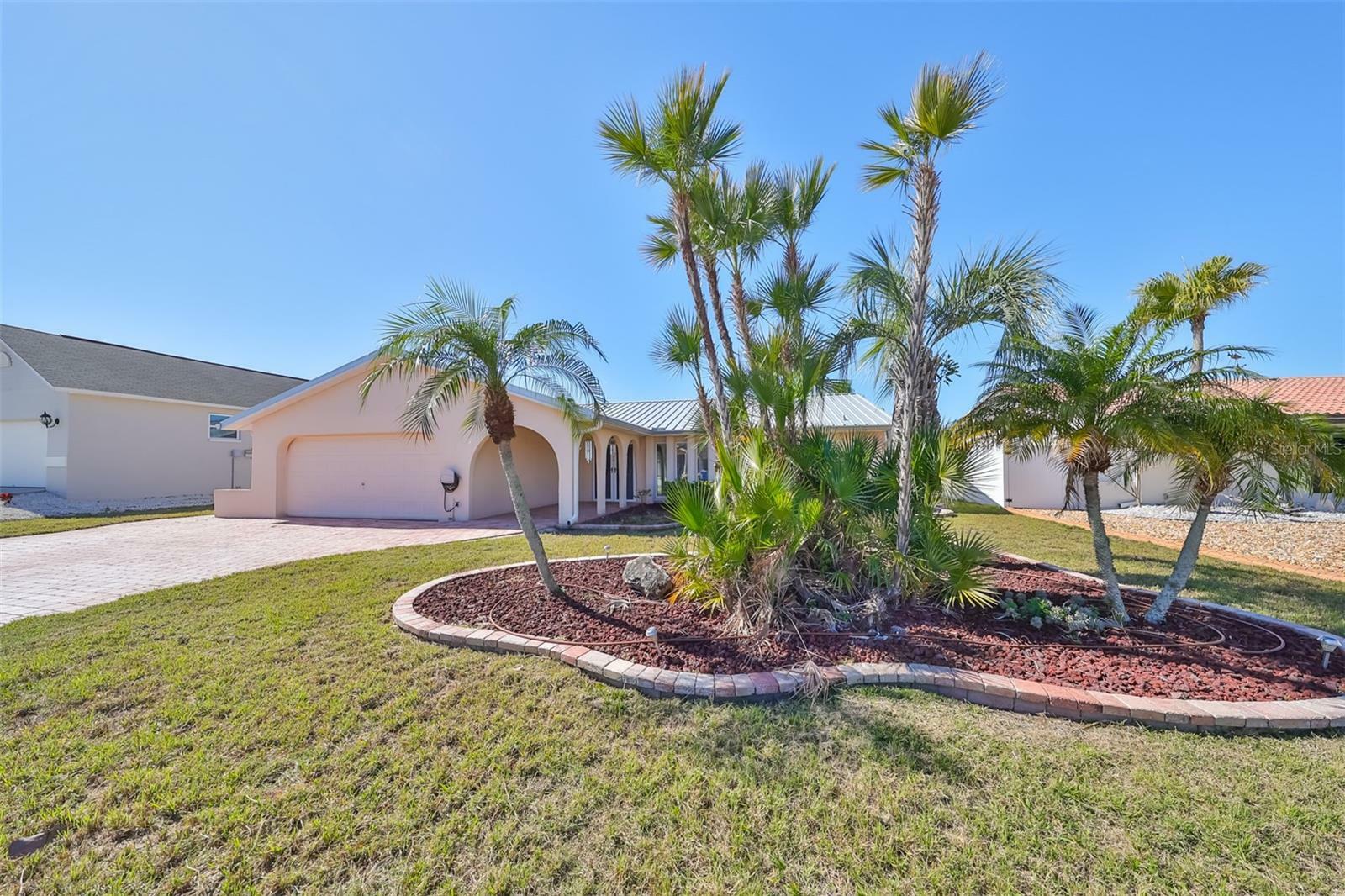 Property Photo:  6504 Senegal Palm Way  FL 33572 