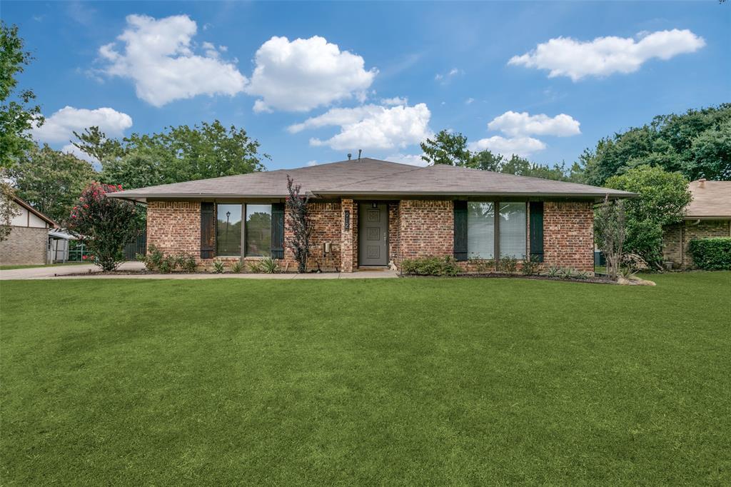 Property Photo:  912 Glacier Lane  TX 76051 