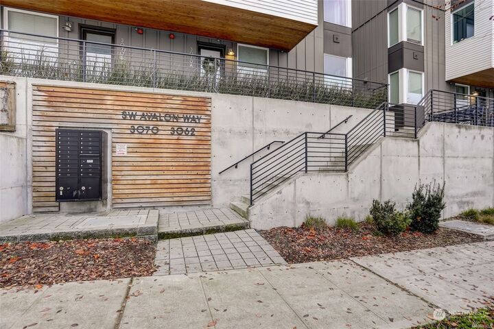 Property Photo:  3062 SW Avalon Way C  WA 98126 