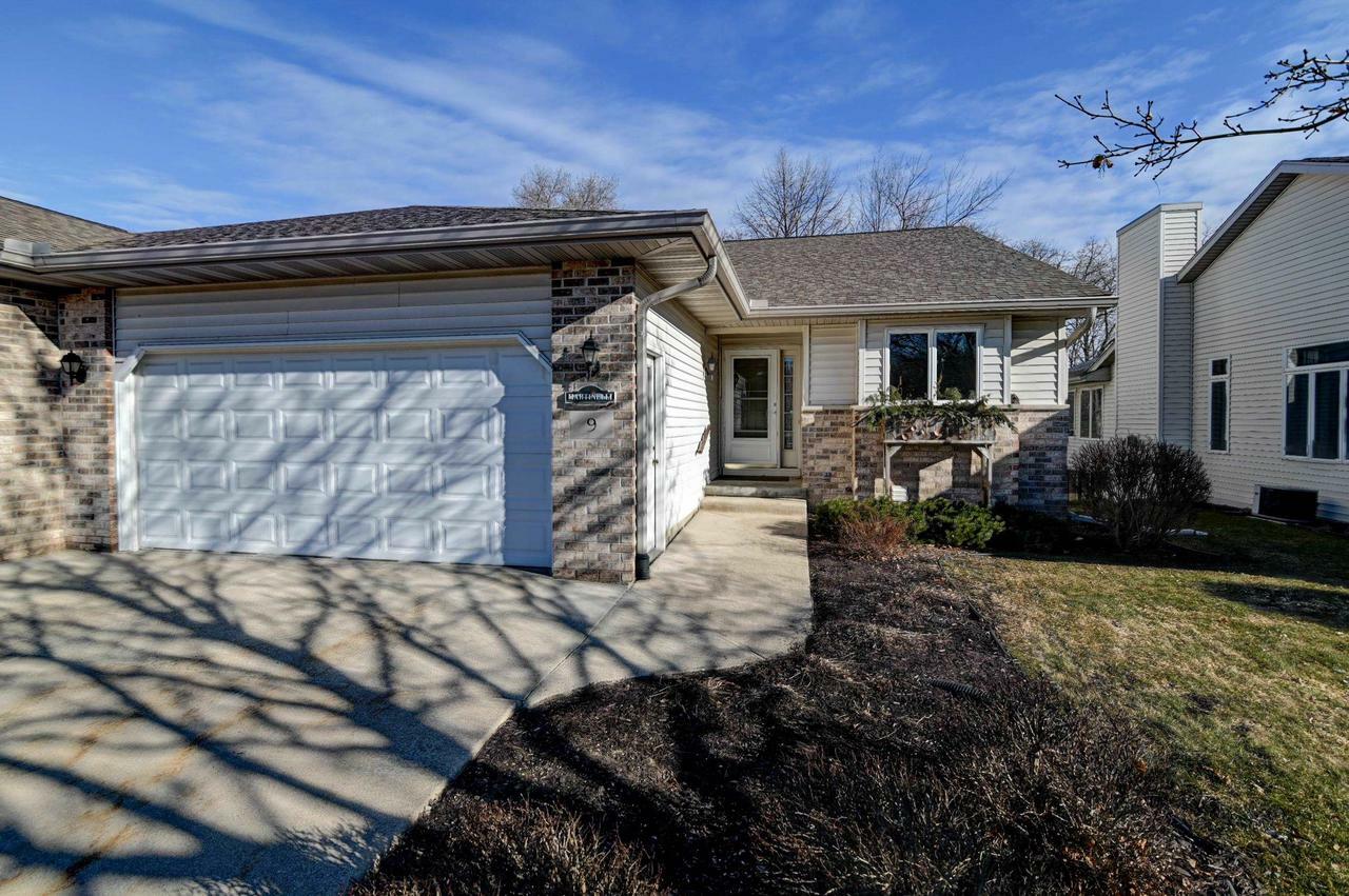 Property Photo:  9 Fairview Trail  WI 53597 